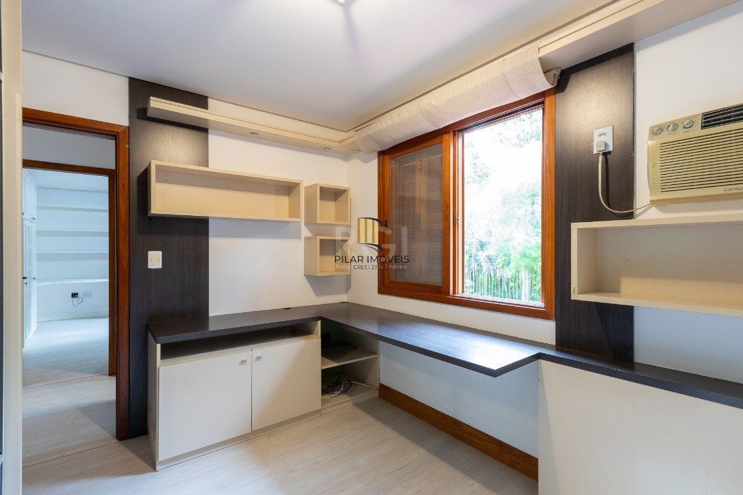 Casa em condomínio para Venda com 4 dormitórios, sendo 1 suites e 4 vagas no bairro Ipanema