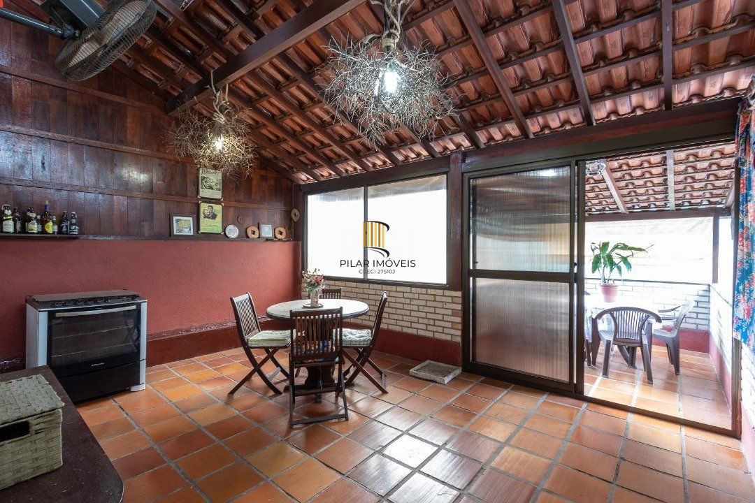 Casa para Venda com 3 dormitórios, sendo 1 suites e 4 vagas no bairro Ipanema