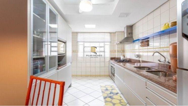 Apartamento amplo e bem localizado no Menino Deus!!