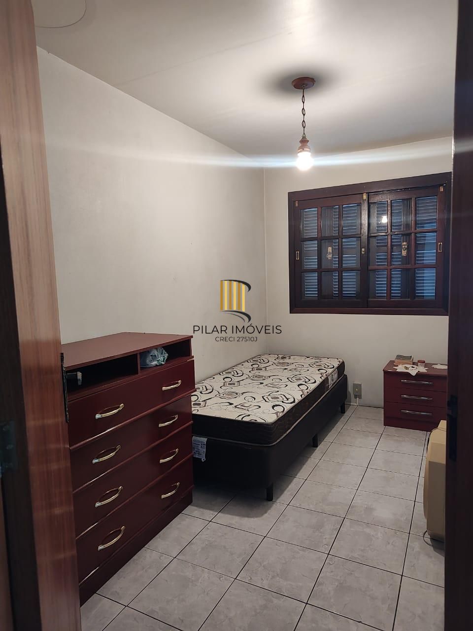 Casa com 3 dormitórios á venda em Porto Alegre