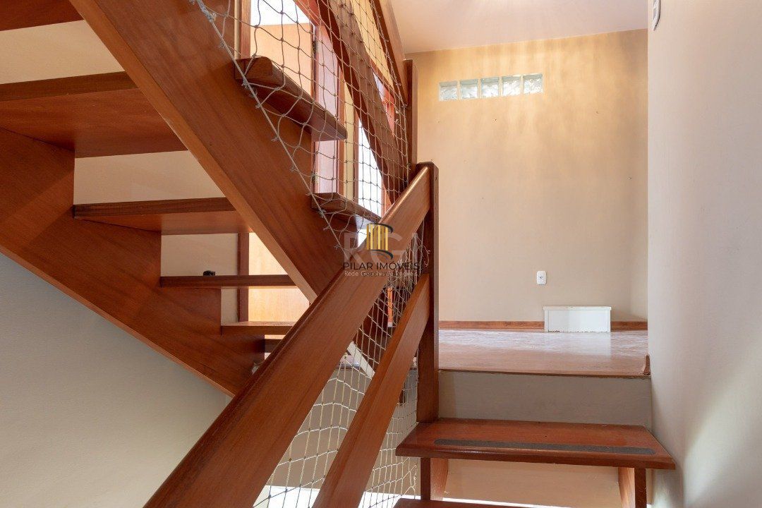 Casa para Venda - 233.34m², 3 dormitórios, sendo 1 suites, 4 vagas - Tristeza