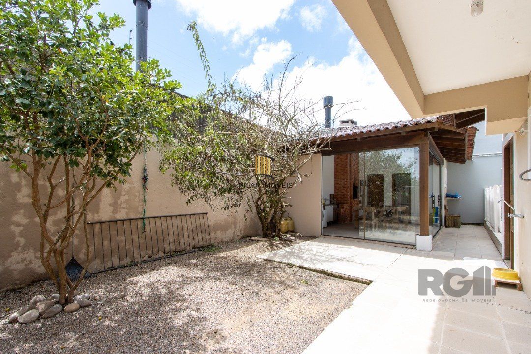 Casa 4 dormitórios no bairro Hípica