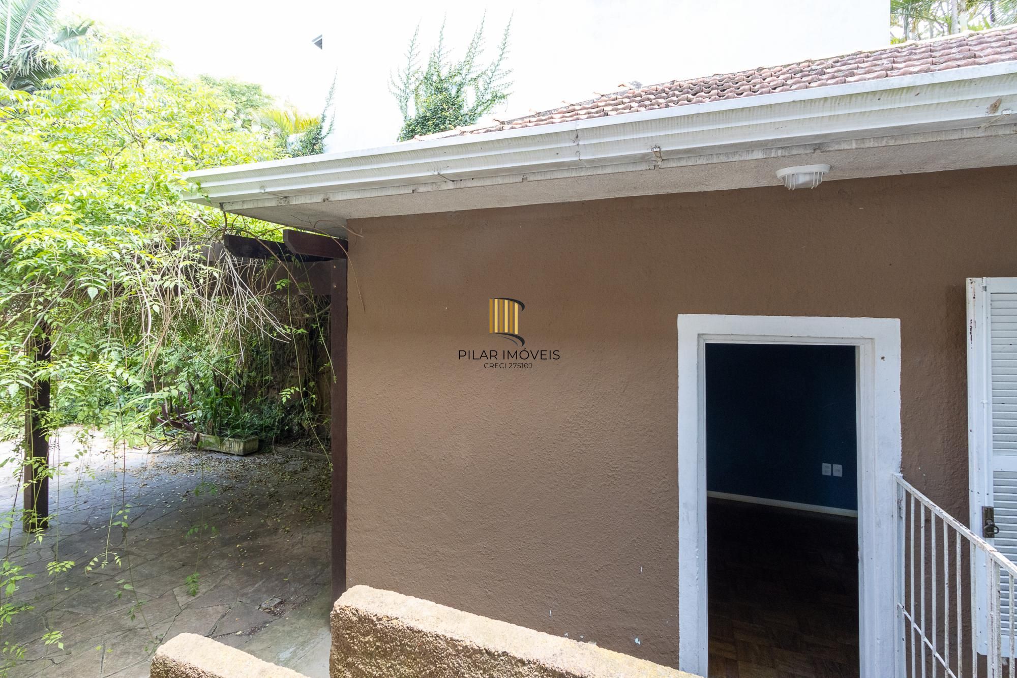 Bela casa térrea, 2 dormitórios e 1 suite - Parte alta do Bairro Espirito Santos