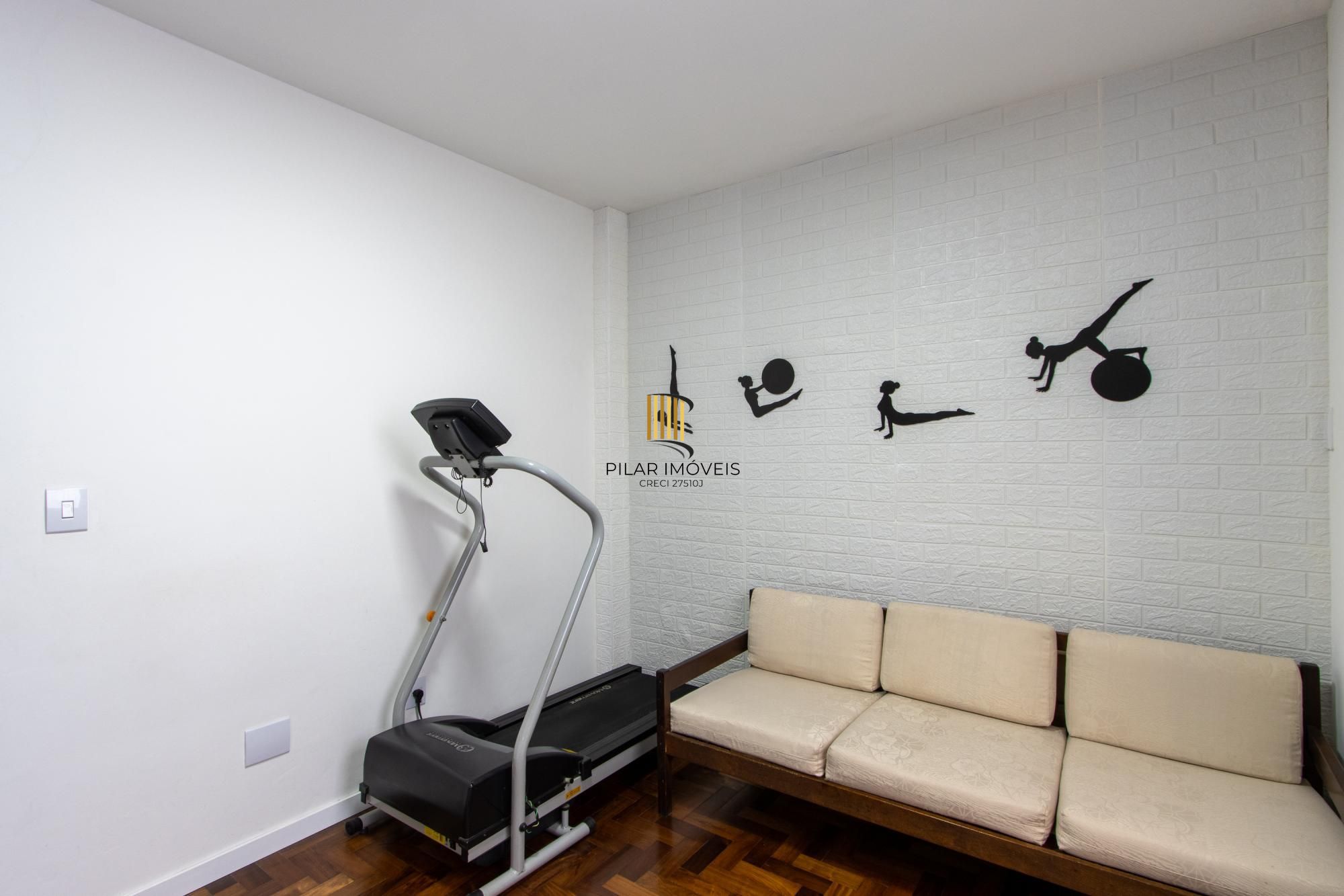 Casa TODA Reformada à Venda  – Mobiliada