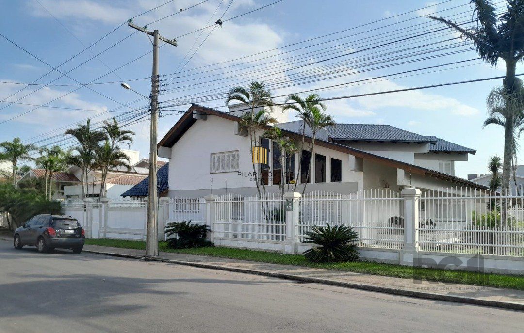 Casa 4 dormitórios no bairro Zona Nova