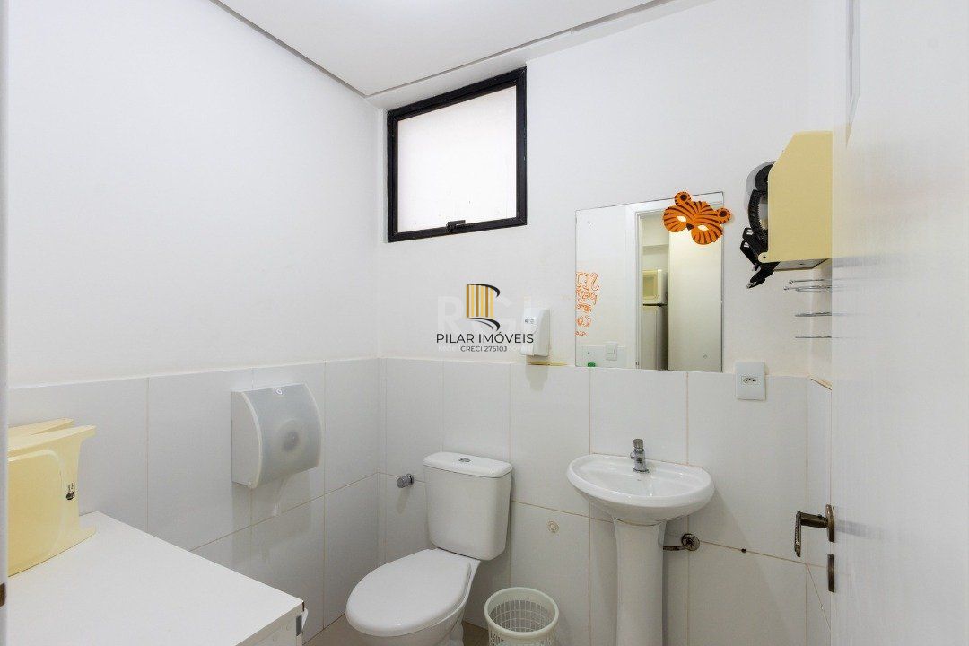 Sala em andar inteiro com 141,77 m2 privativos