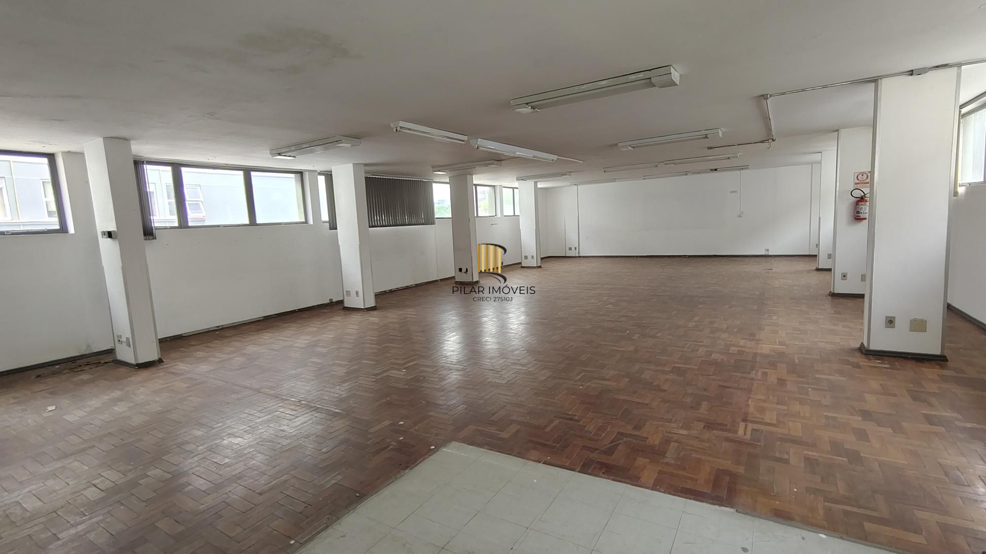 Prédio Comercial no bairro Menino Deus.