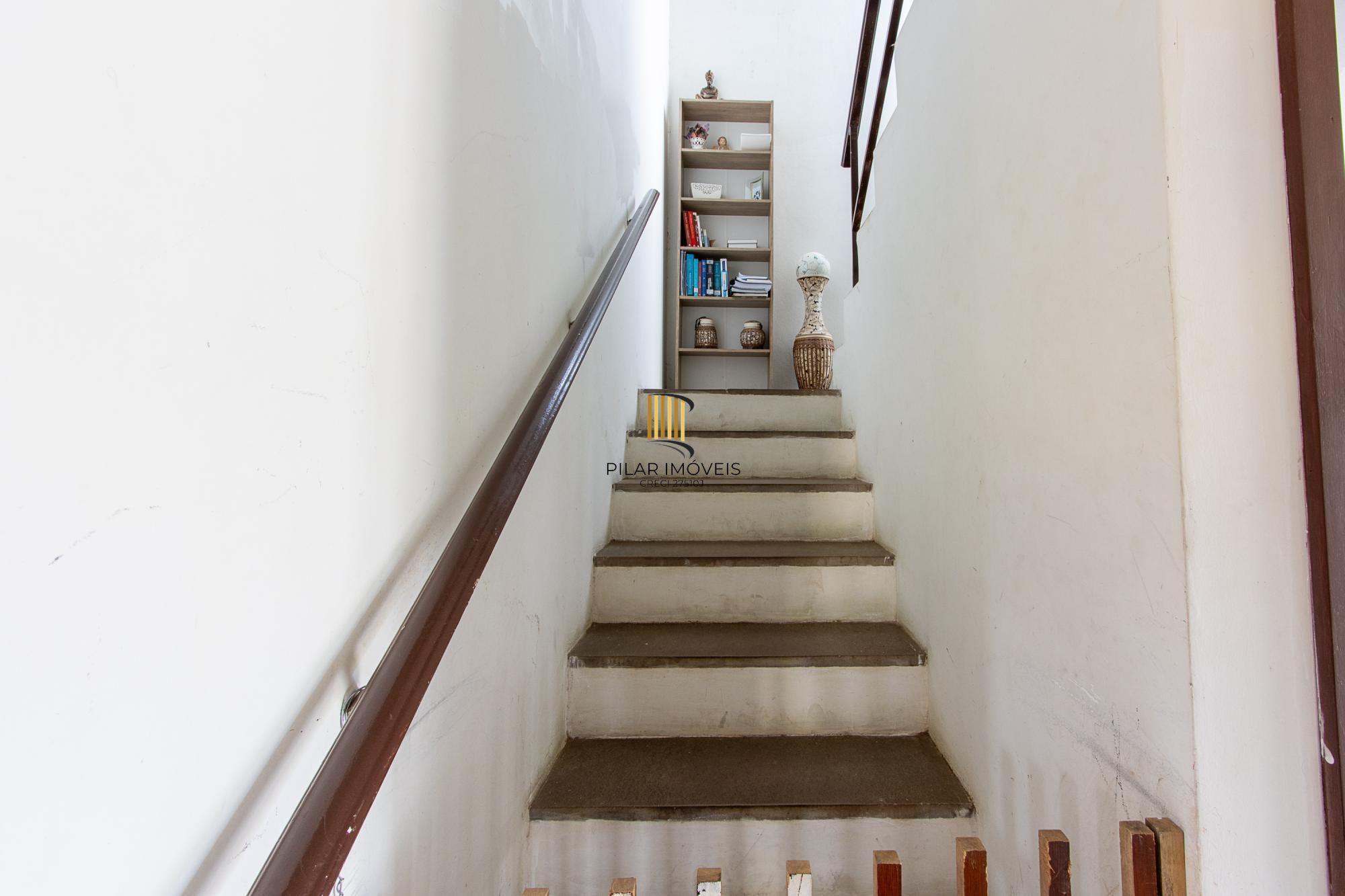 Casa 4 dormitórios no bairro Vila Nova