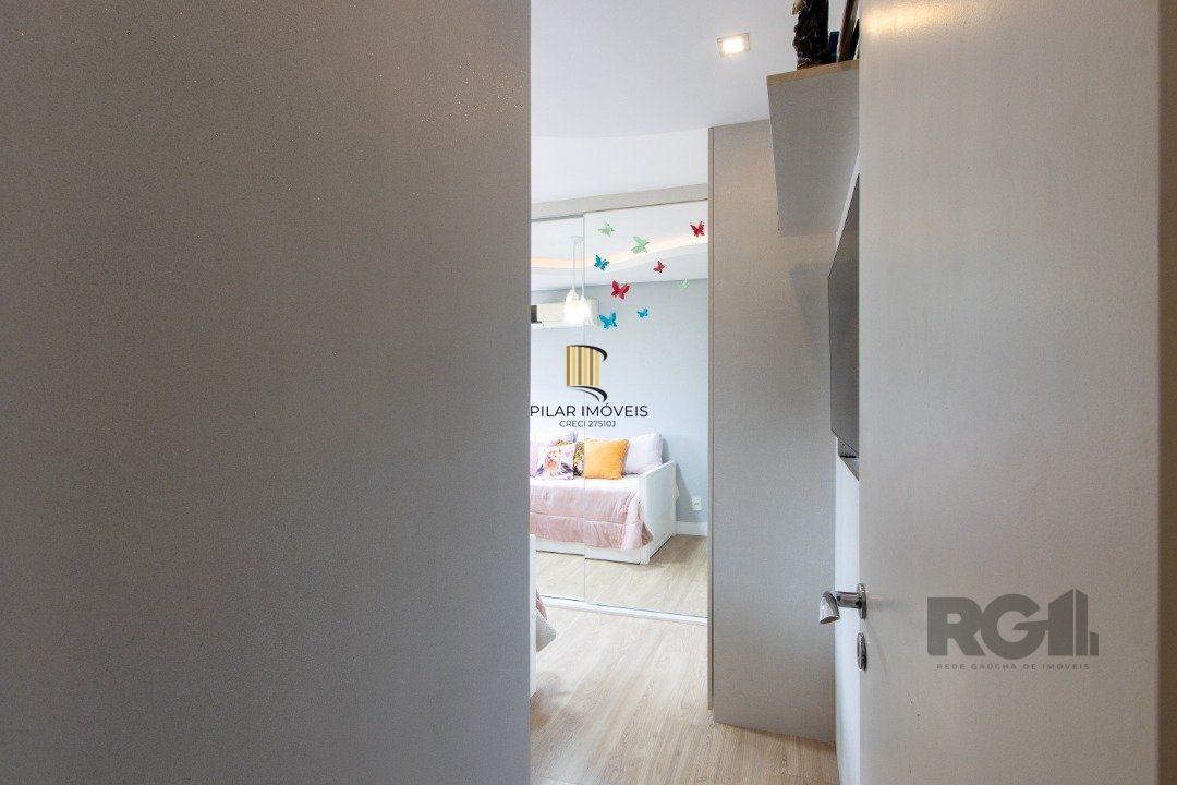 Casa em condomínio fechado,  com 3 quartos,  suíte, 3 banheiros e 2 vagas - Bairro Teresópolis