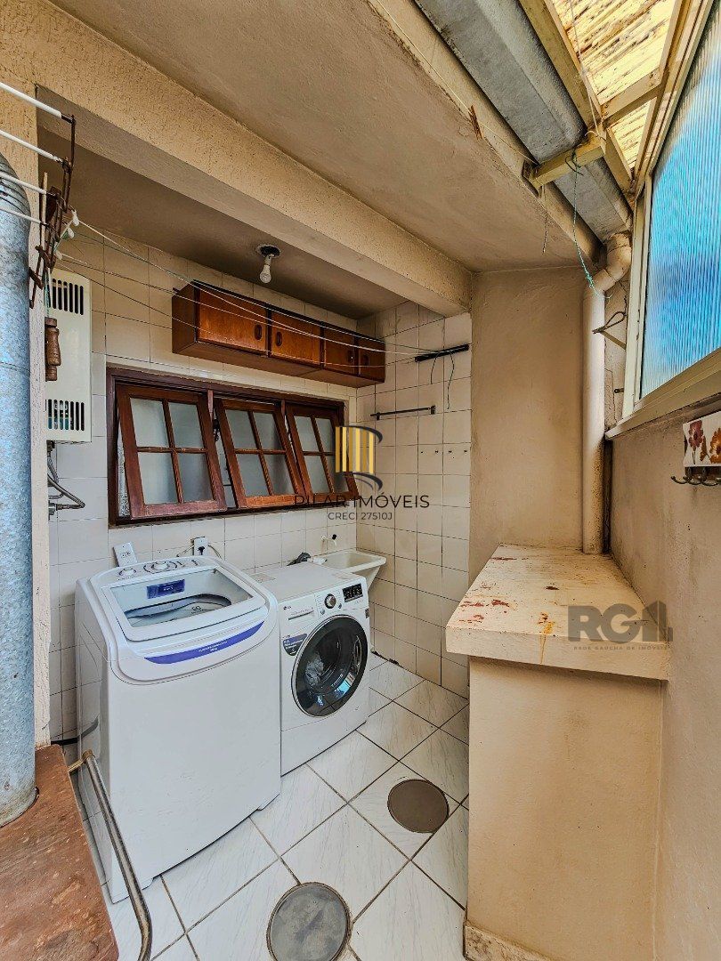 Casa em Condomínio 4 Dormitórios na Glória!!