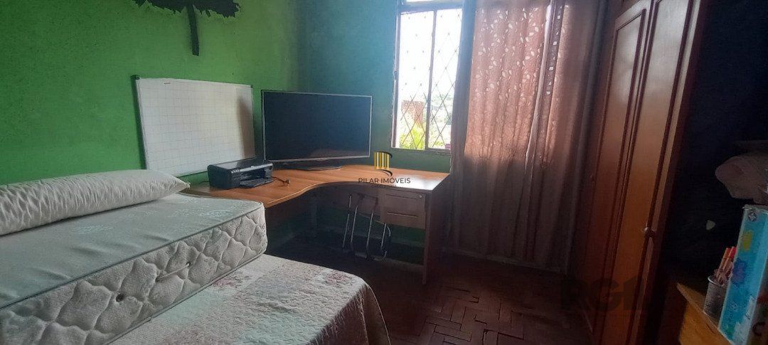 Casa de 3 dormitórios com piscina no Bairro Cristal.