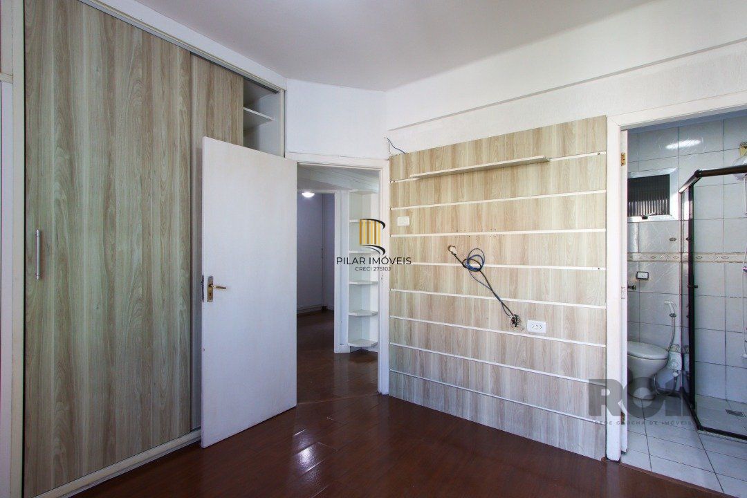 Apartamento semi-mobiliado, possui 3 dormitórios, sendo 1 suíte