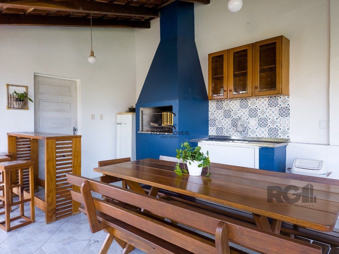 CASA TÉRREA REFORMADA, 3 QUARTOS, SUITE, PÁTIO - BAIRRO CRISTAL