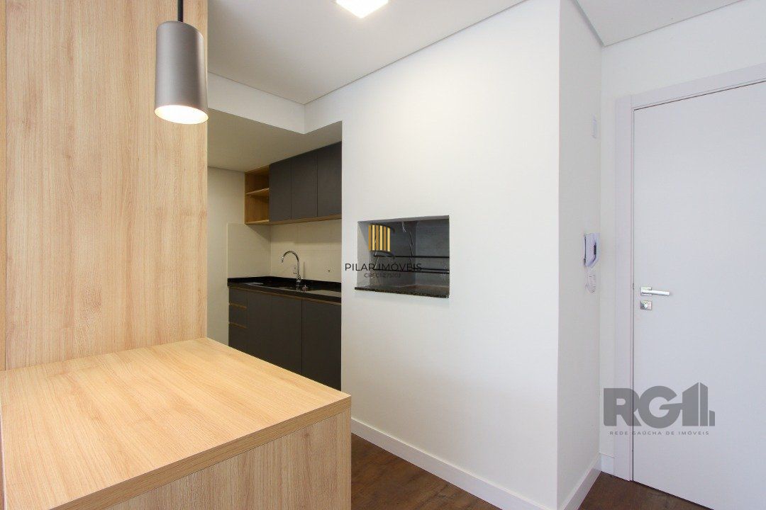 Apartamento em Porto Alegre no Bairro Petrópolis, de 2 quartos, GARDEN , semi mobiliado