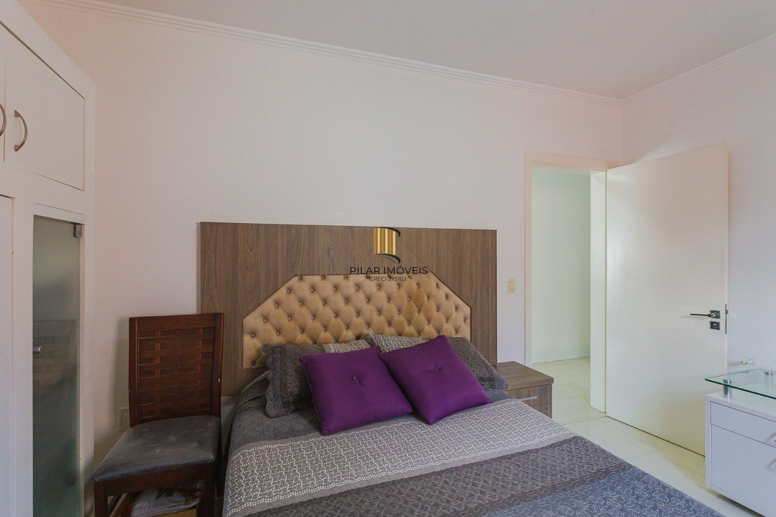 Casa Imponente com 5 Dormitórios (3 Suítes) no Bairro Chácara das Pedras