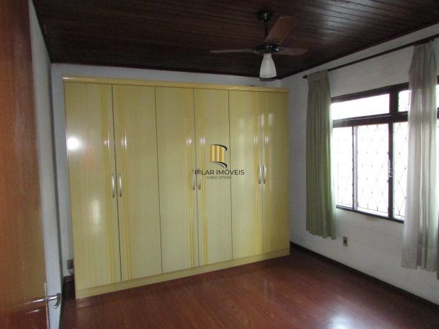 Casa térrea, com 3 dormitórios, 1 suíte, no bairro Nonoai.