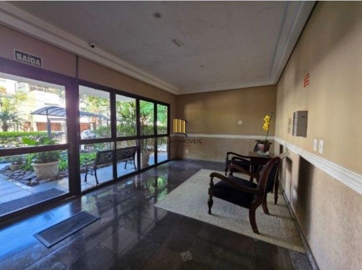 Apartamento  com 2 dormitórios, lavabo, banho social e churrasqueira integrada.