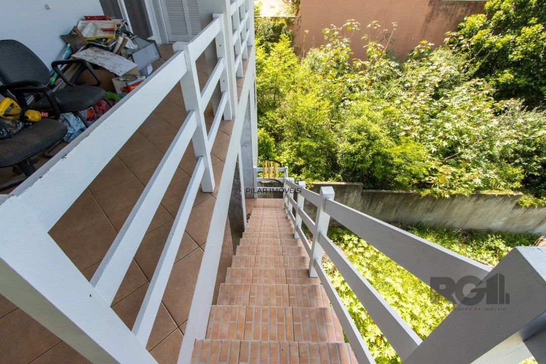 Sobrado novo,  4 quartos (1 suite), 440m² privativos - Bairro Guarujá