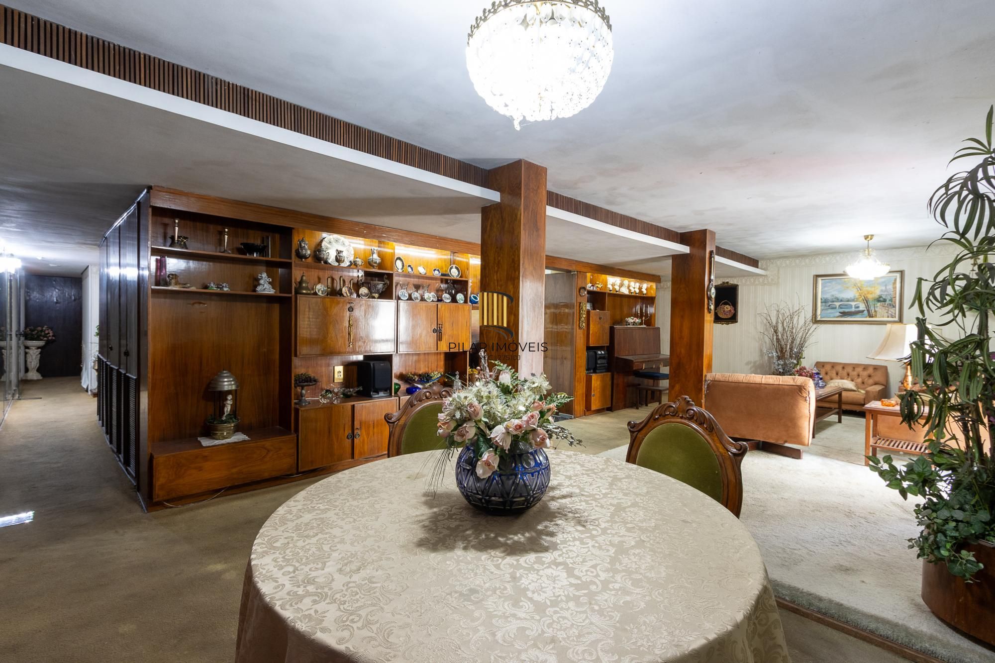 Apartamento frente à fundos, 3 dormitórios, 1 vaga escriturada - Centro Histórico