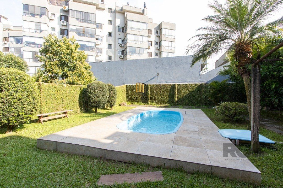 Casa 3 dormitórios no bairro Camaquã