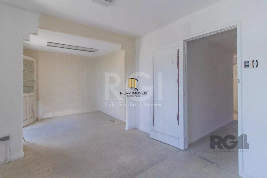 Casa para Venda - 200m², 5 dormitórios, 2 vagas - Azenha