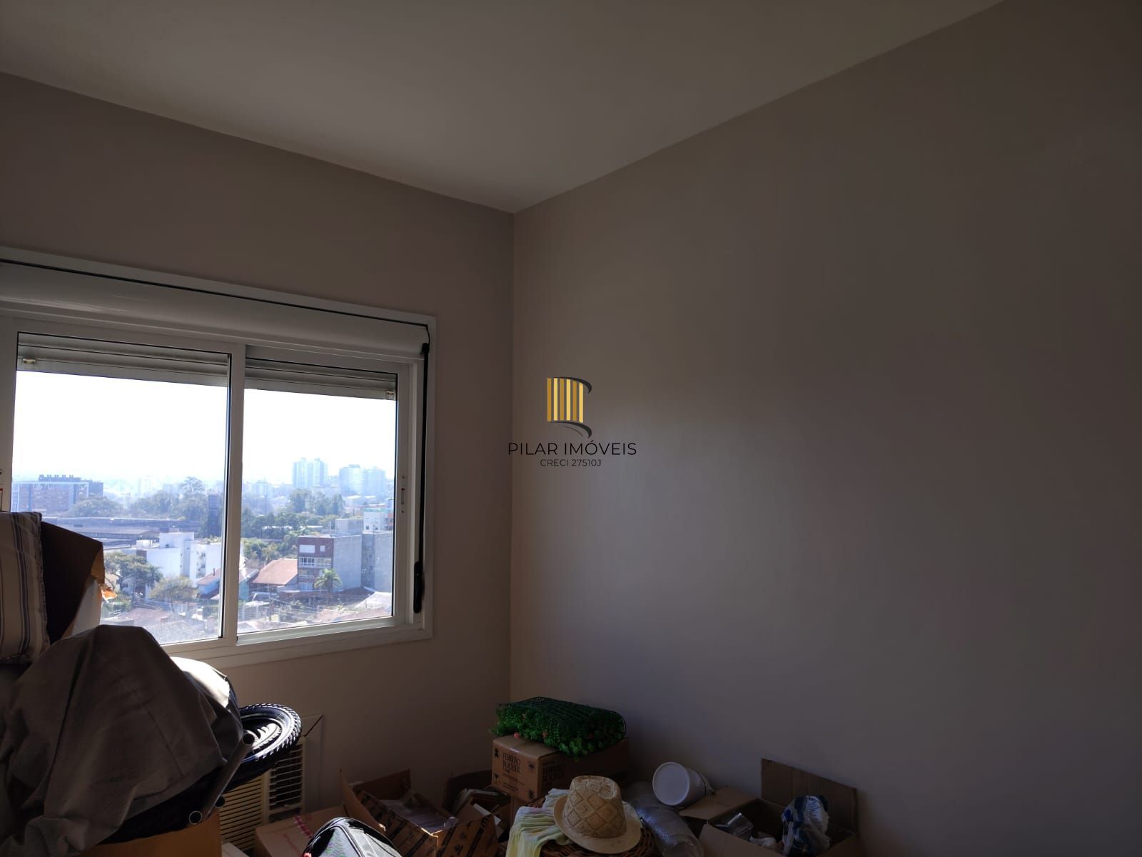 Cobertura de 3 dormitórios, 1 suíte, 2 vagas escrituradas e vista para o Guaíba.