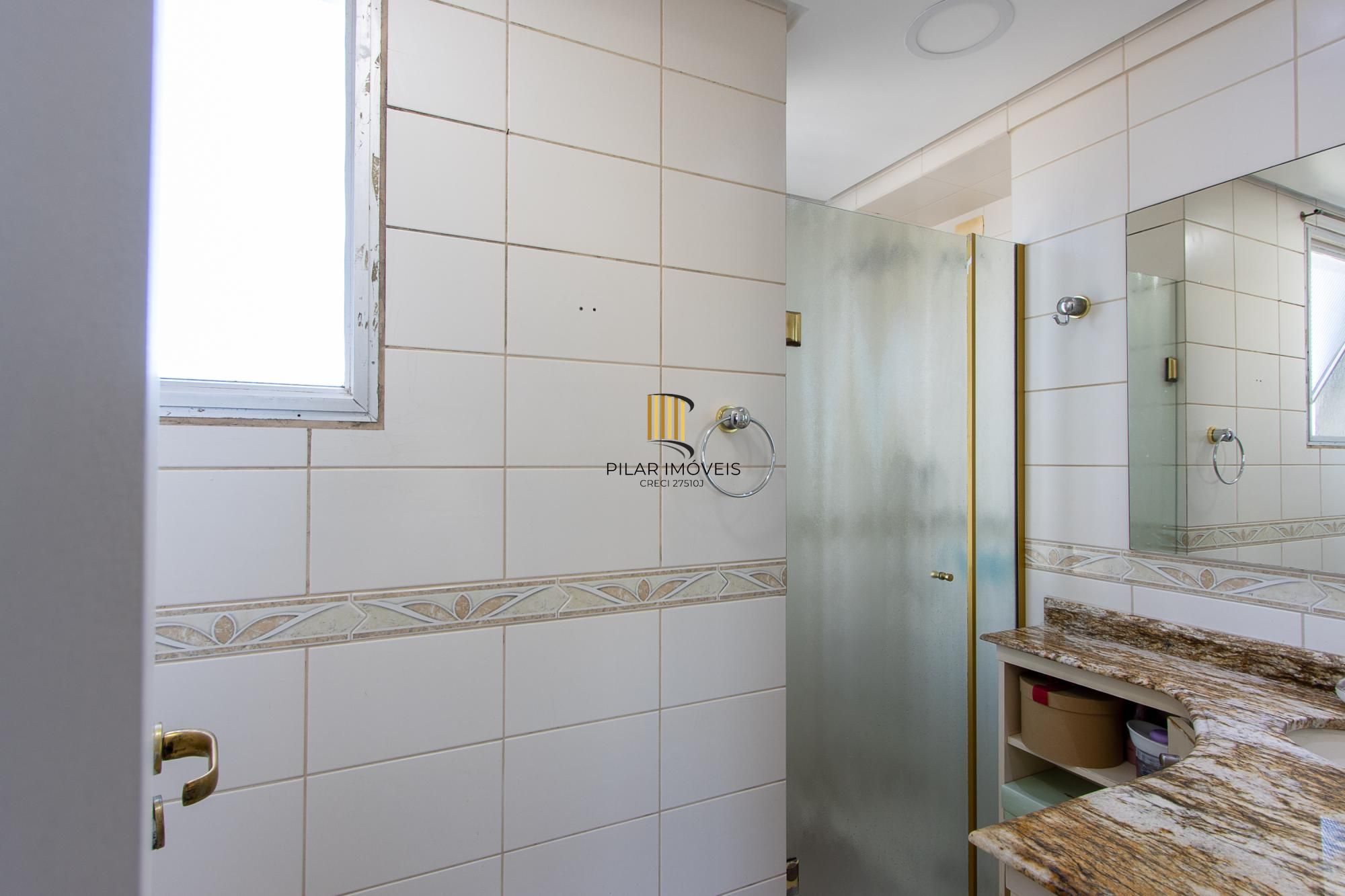 Cobertura com 2 dormitórios, incluindo 1 suíte.