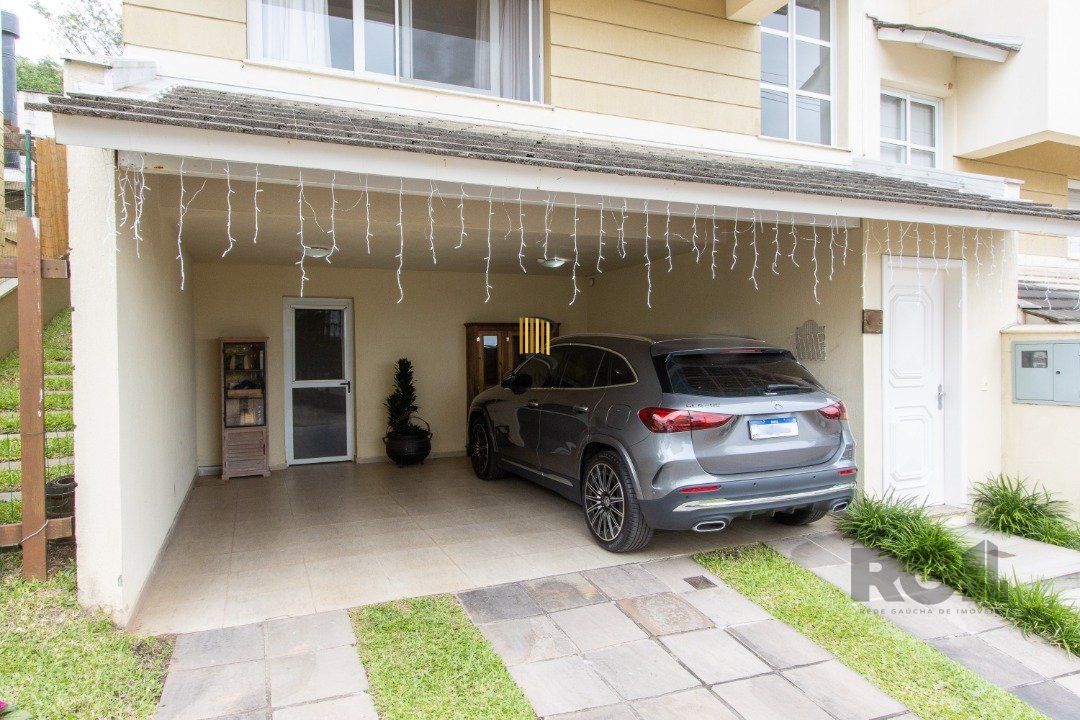 Casa em condomínio fechado,  com 3 quartos,  suíte, 3 banheiros e 2 vagas - Bairro Teresópolis