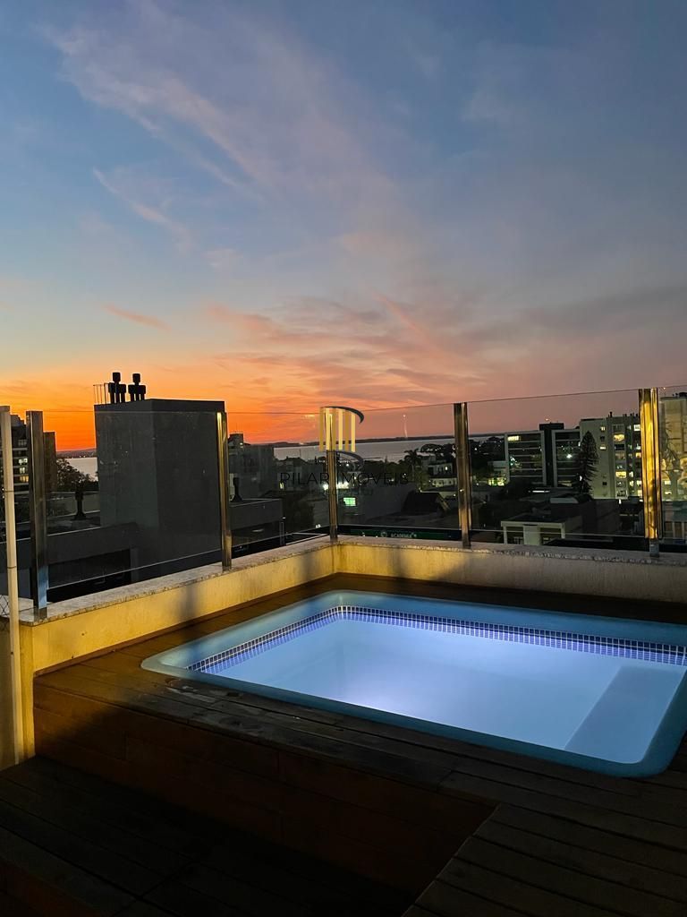 Cobertura alto padrão vista rio, construção Bandeira, com 228,32m² de área privativa.