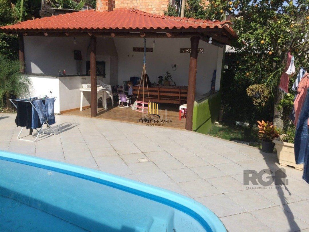 Casa para Venda - 250m², 3 dormitórios, sendo 1 suites, 2 vagas - Cristal
