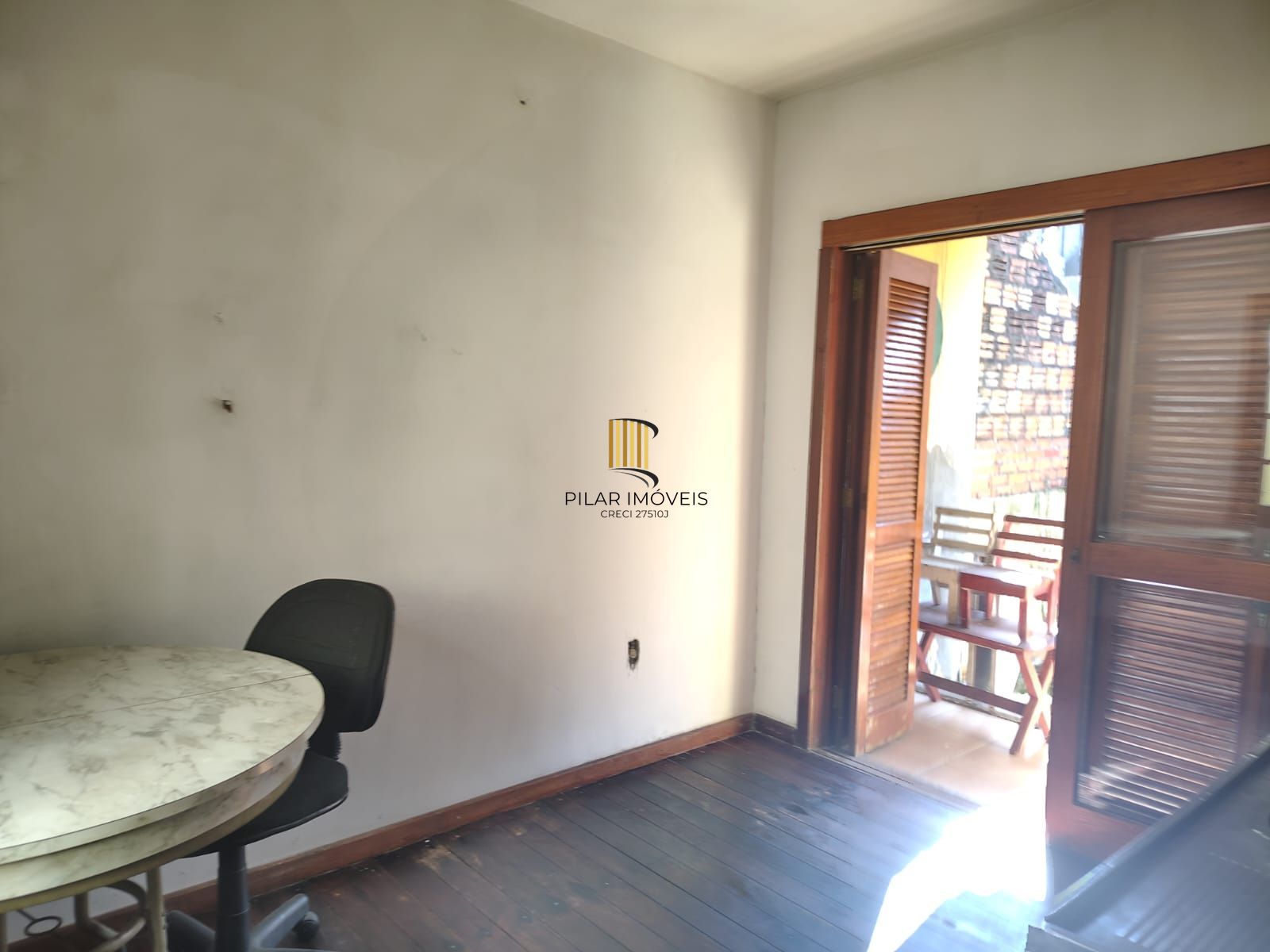 Casa de 4 dormitórios, 1 suíte e 4 vagas de garagem no bairro Cavalhada.