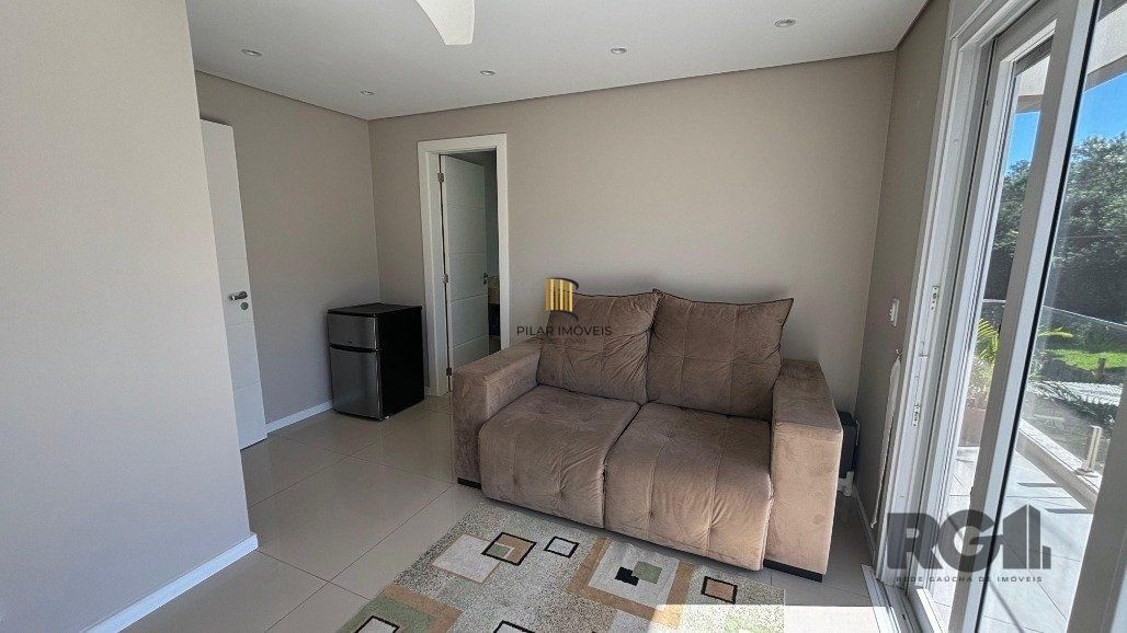 Casa em condomínio com 4 suítes, 4 vagas de garagem, pátio com piscina