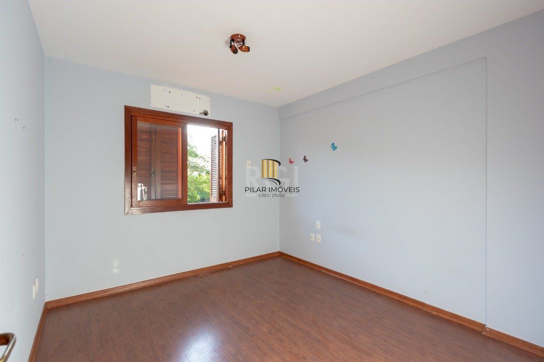 Casa para Venda - 233.34m², 3 dormitórios, sendo 1 suites, 4 vagas - Tristeza