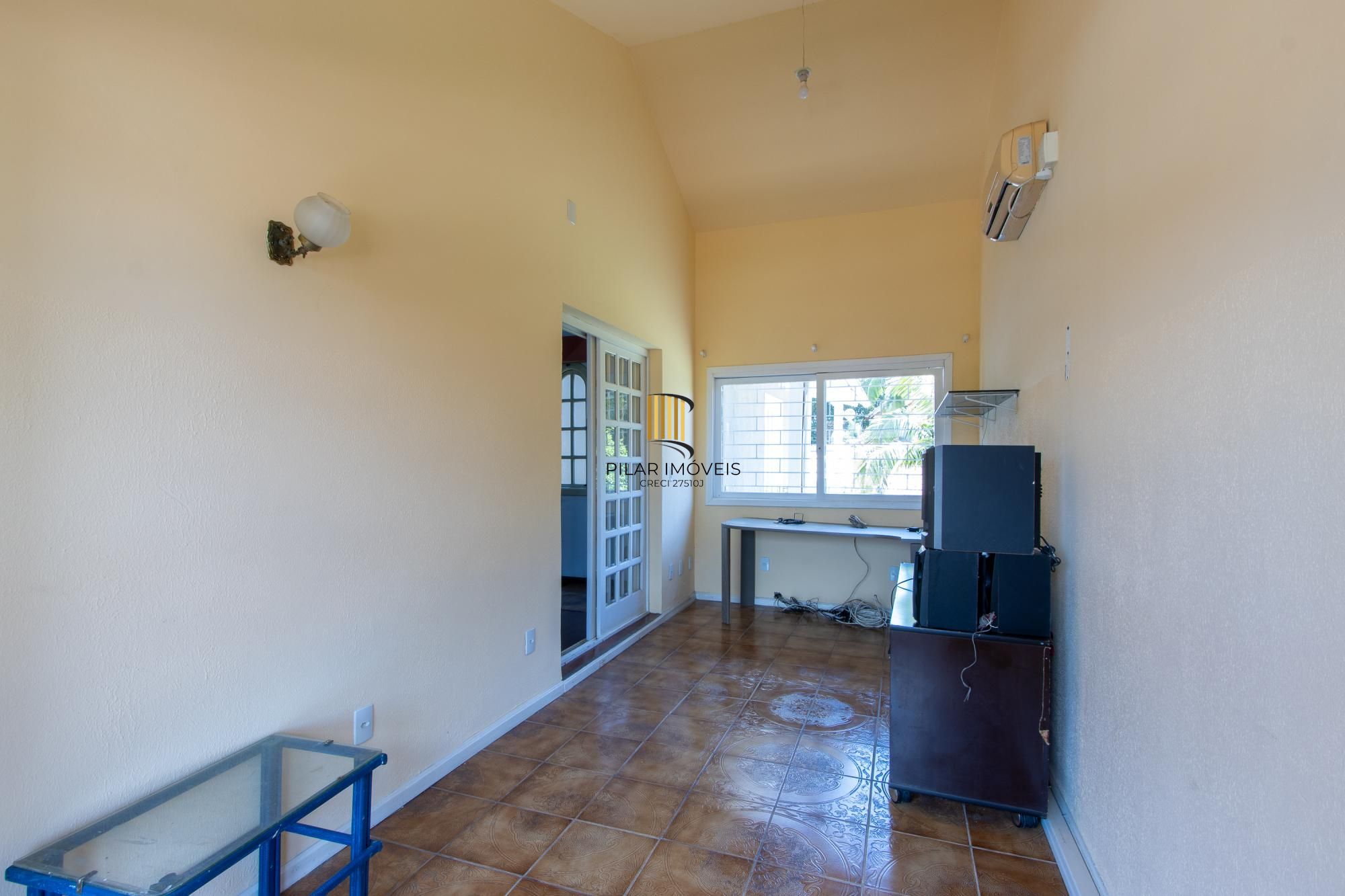 Casa Residencial à Venda no Bairro Guarujá, Porto Alegre, RS