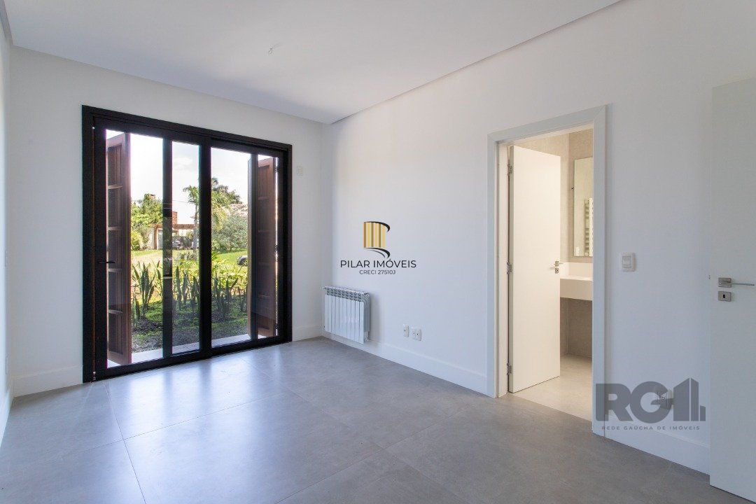 A Casa Le Mans, uma residência térrea de esquina com 389,48m2 de área coberta