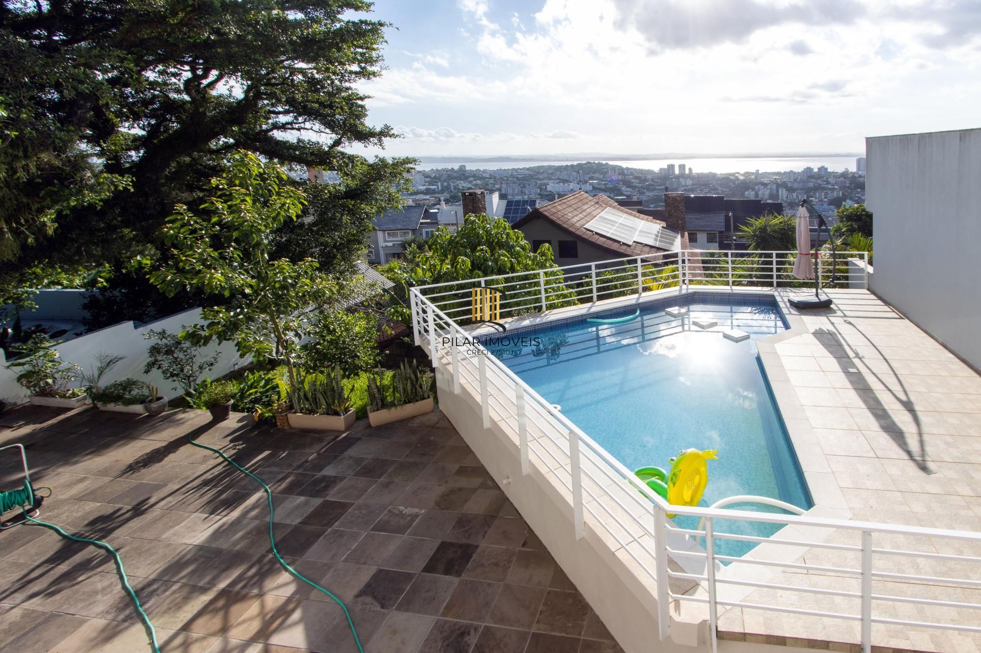 Casa 4 dormitórios com elevador