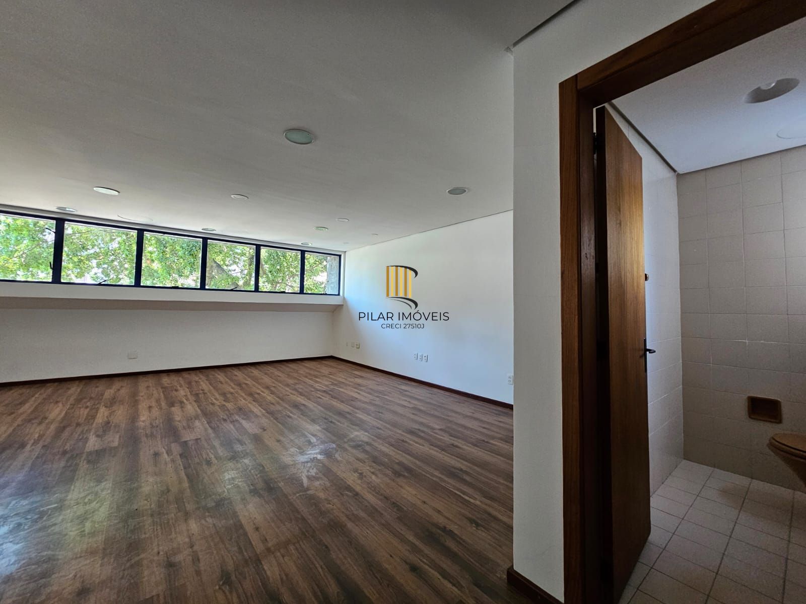 Conjunto comercial na Rua Quintino Bocaíuva