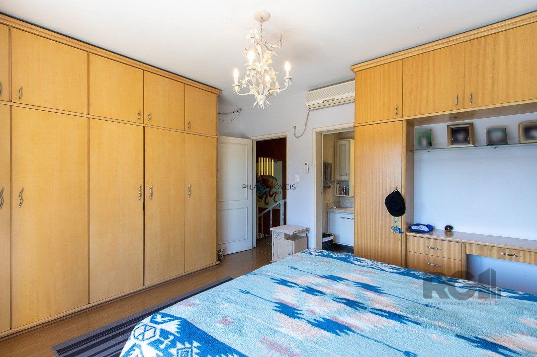 Casa tipo sobrado, com 3 dormitórios em Canoas