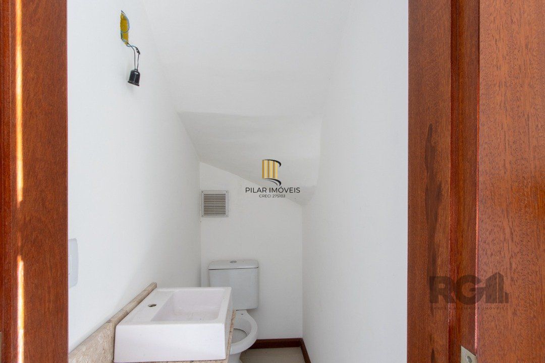Casa para Venda - 120m², 3 dormitórios, sendo 1 suites, 1 vaga - Guarujá