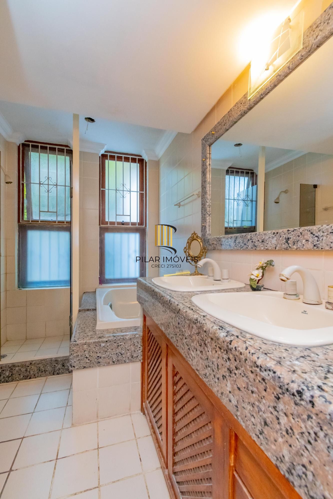 Cobertura horizontal, alto padrão, bairro Santa Tereza, 341m²  área privativa, 02 vagas garagem!