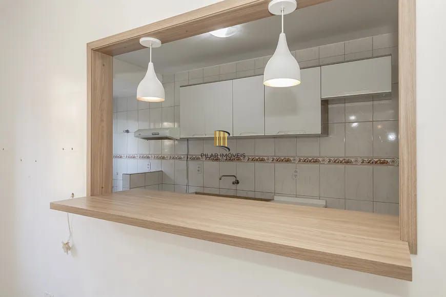 Apartamento de 2 quartos, no Bairro Tristeza, semi-mobiliado, com vaga escriturada.