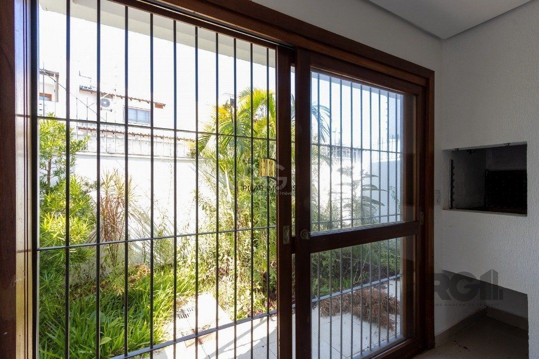 Casa 3 dormitórios no bairro Guarujá