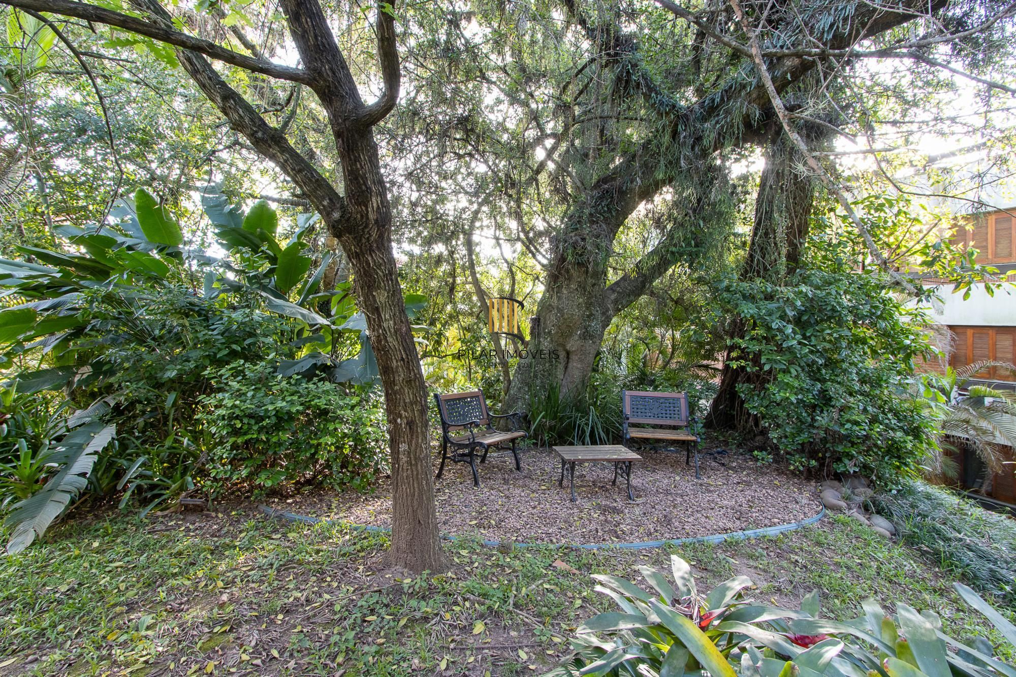 Apartamento bairro Cavalhada com 03 dormitórios, gabinete e 2 vagas 134,35m2 privativos!