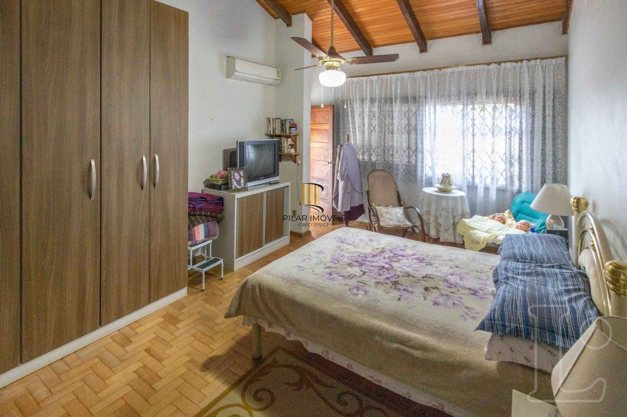 Sobrado para Venda - 241m², 4 dormitórios, sendo 1 suites, 1 vaga - Camaquã