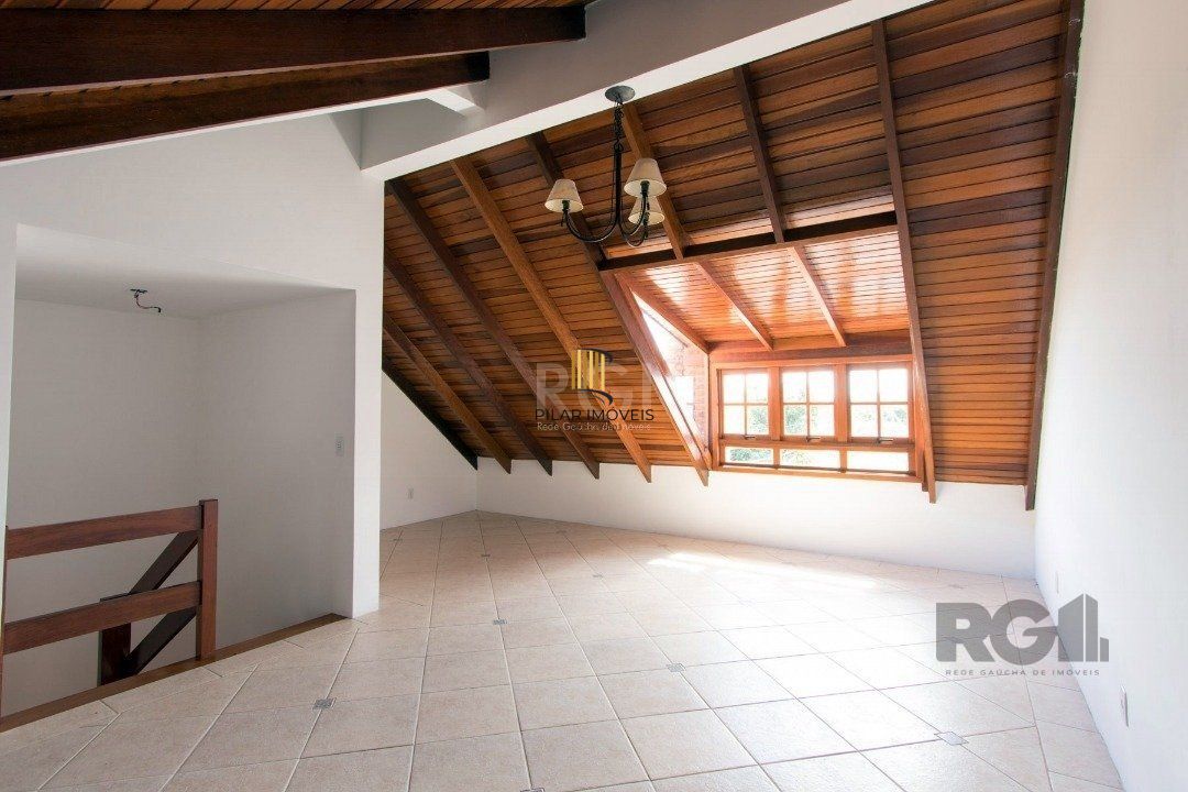 Casa 3 dormitórios no bairro Serraria