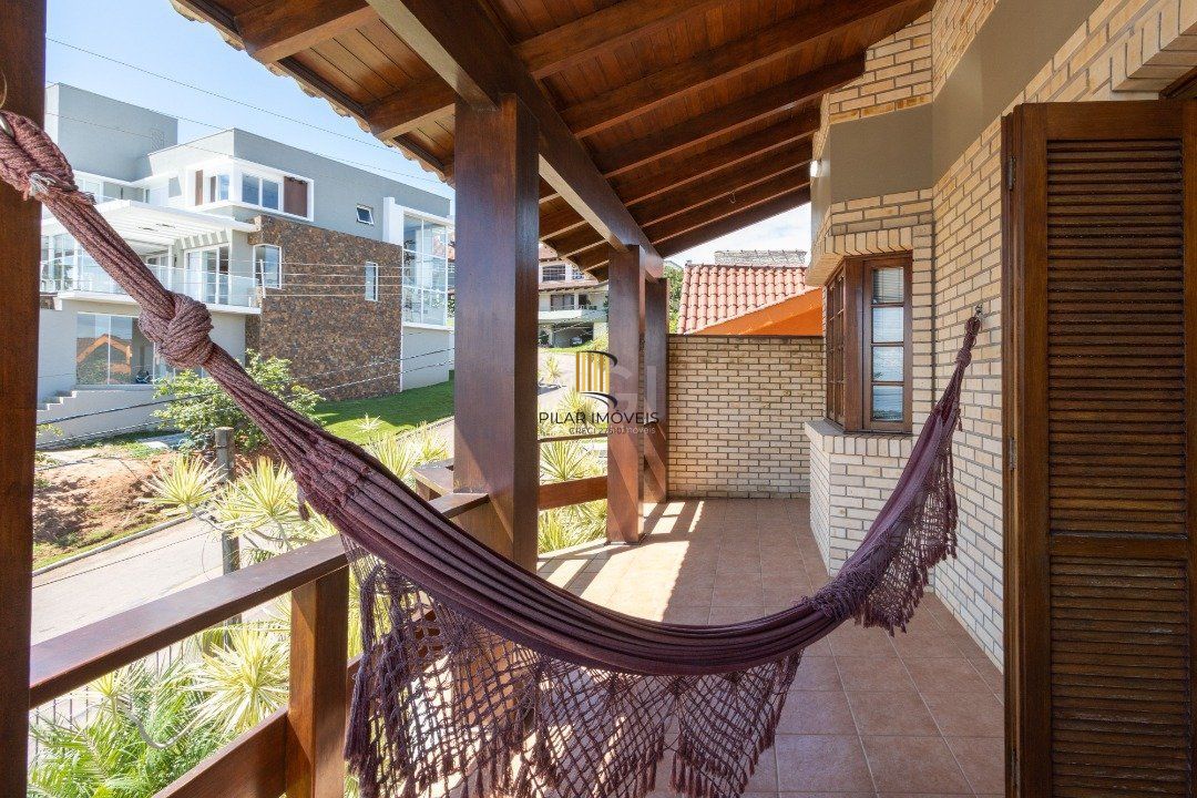 Casa de Condomínio 4 dormitórios no bairro Nonoai