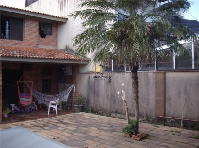 Casa para Venda - 238m², 4 dormitórios, sendo 1 suites, 2 vagas - Medianeira