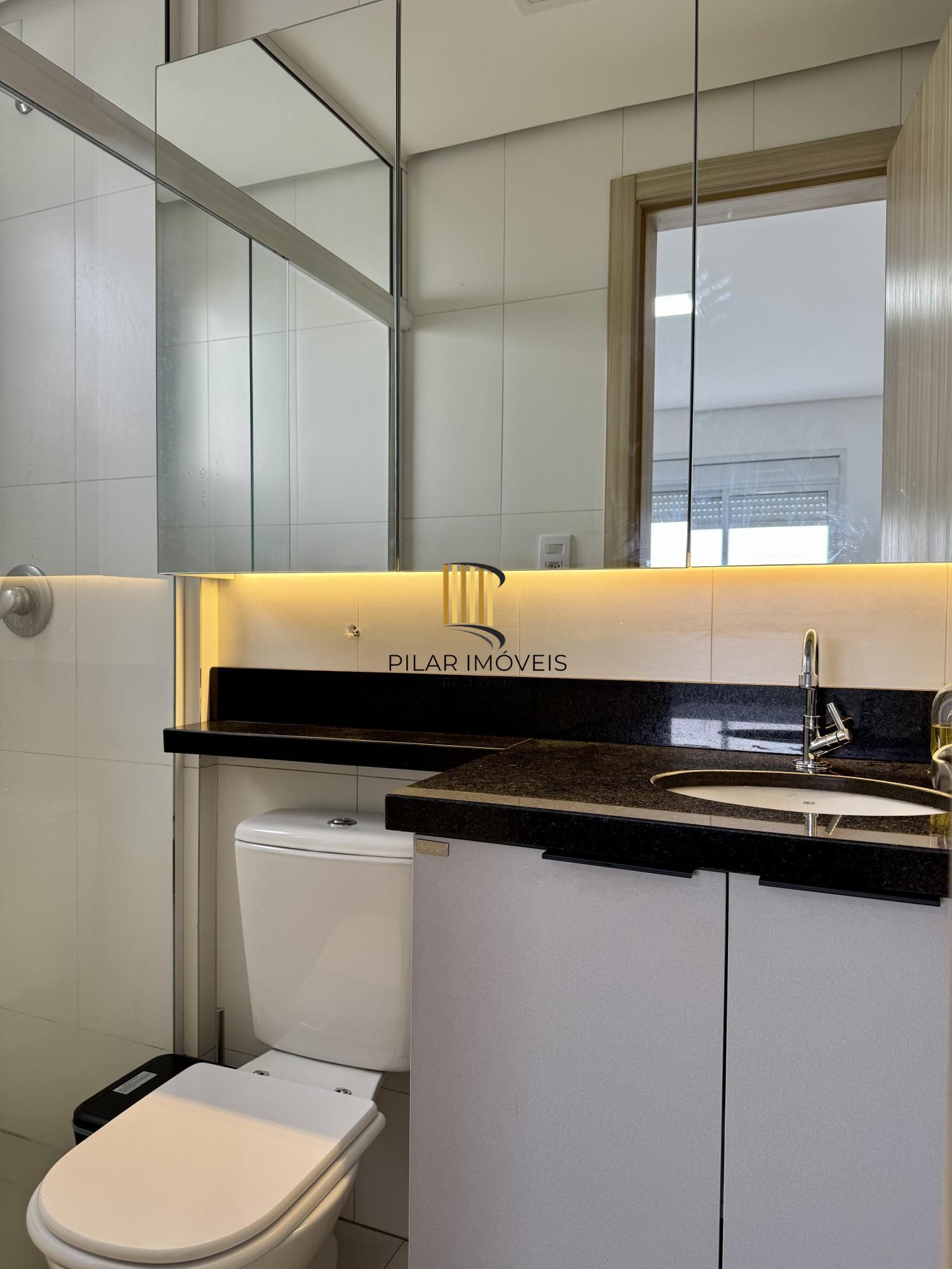 Apartamento de 2 dormitórios, 1 suíte e 1 vaga, em Canoas.