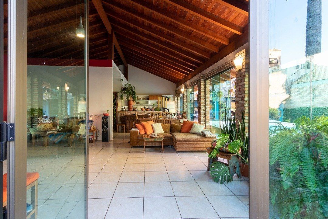 Casa para Venda - 292.21m², 4 dormitórios, sendo 2 suites, 3 vagas - Tristeza