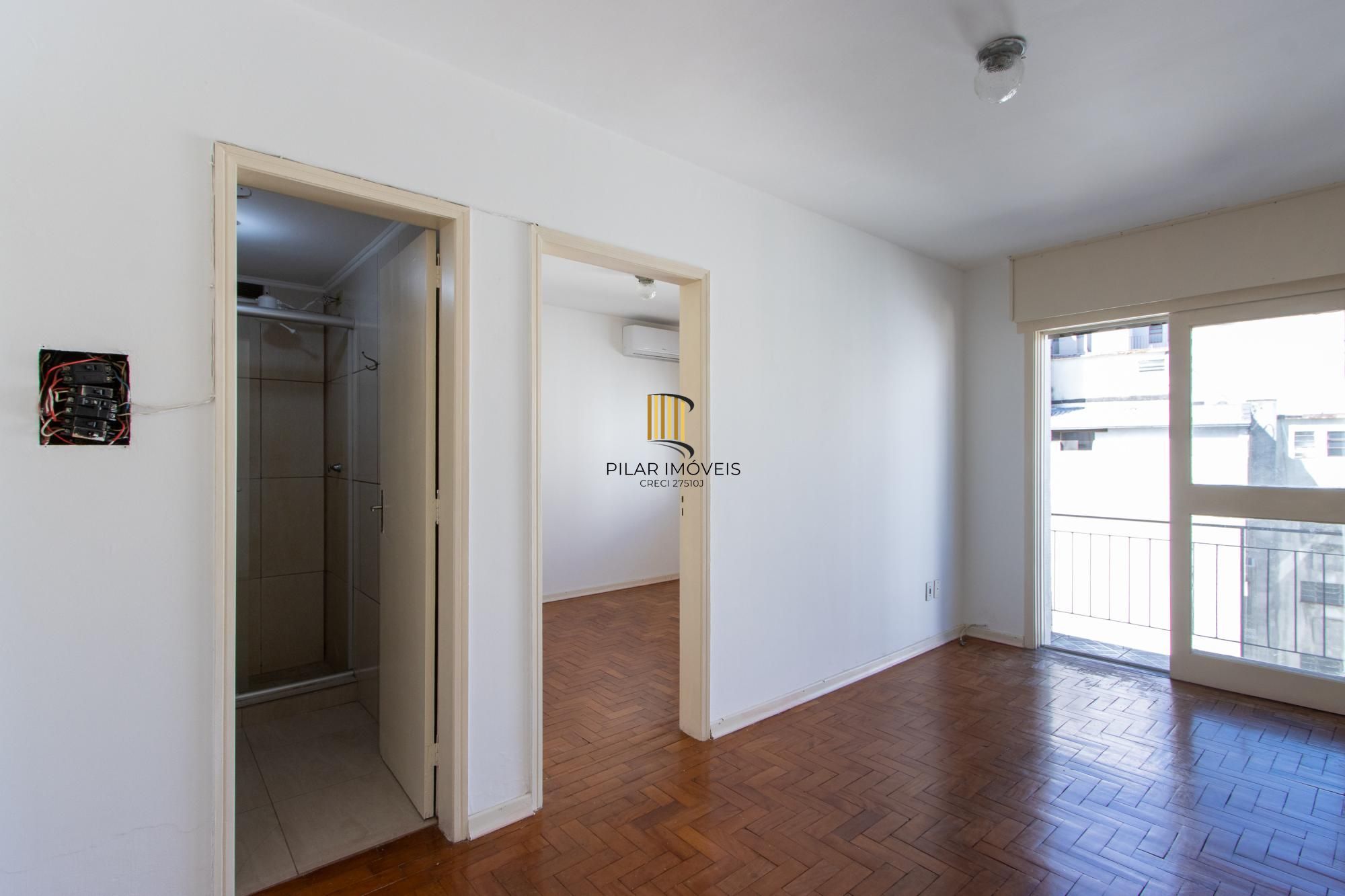 Apartamento 1 quarto, com sacada, andar alto com vista livre - Centro Histórico